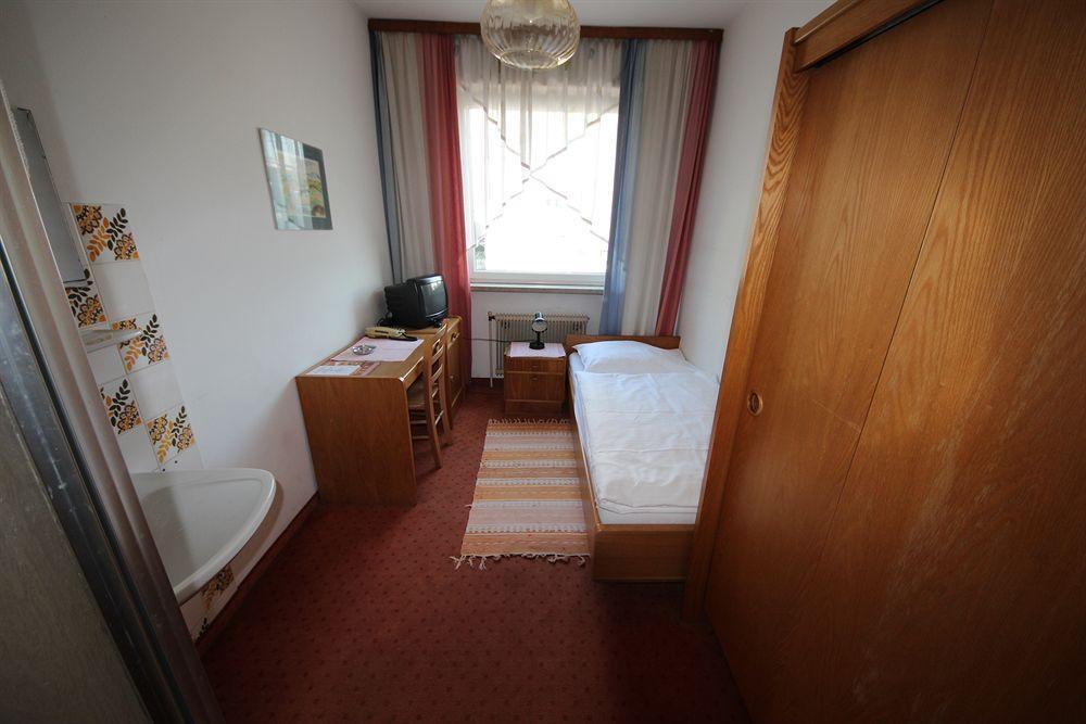 Hotel Kleinmuenchen Linz Bagian luar foto