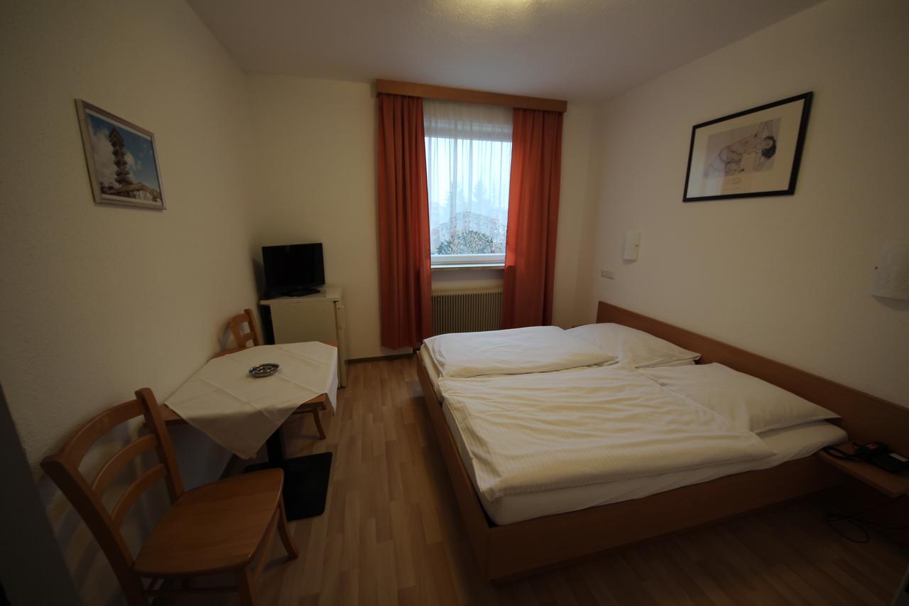 Hotel Kleinmuenchen Linz Bagian luar foto