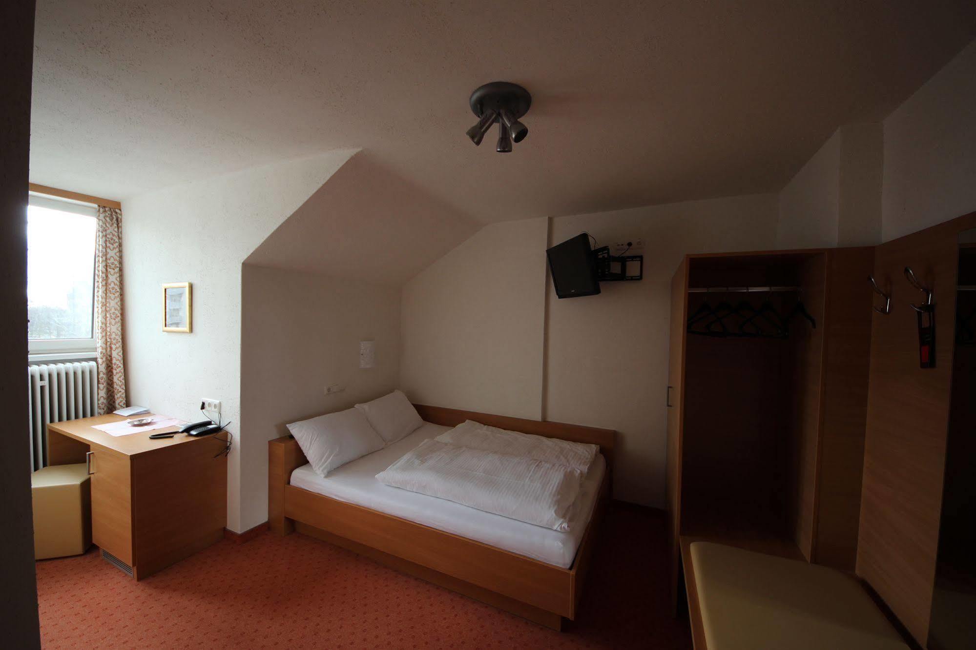 Hotel Kleinmuenchen Linz Bagian luar foto
