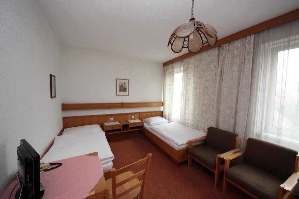 Hotel Kleinmuenchen Linz Bagian luar foto